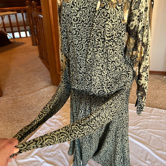 Vintage 90s Carole Little Black and Cream swing dress, cinched hip Size 12 - Picture 12 of 15